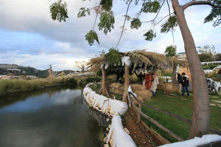 Arnaoon Christmas Village